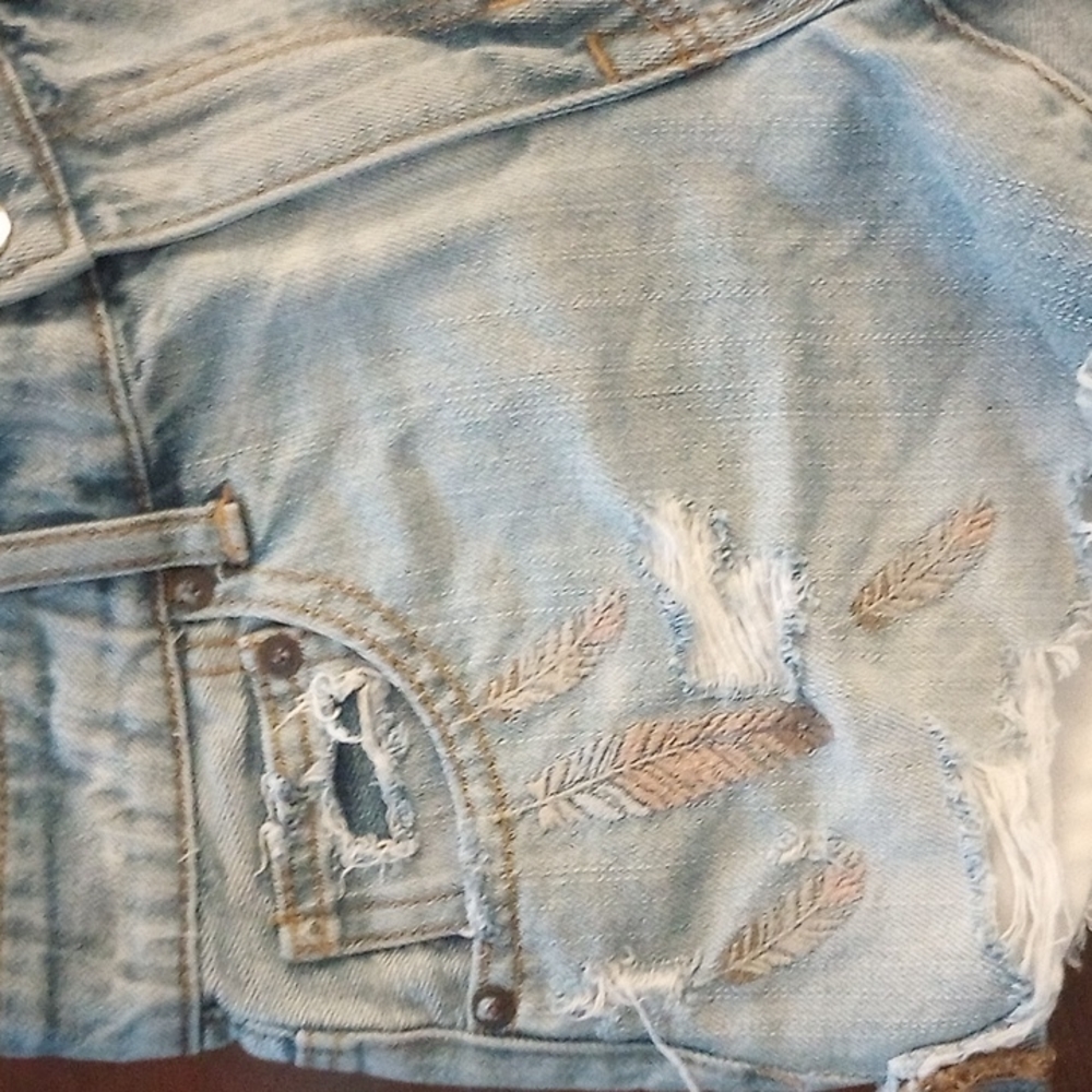 💘🍂 Am Eagle Denim Shorts with Feathers